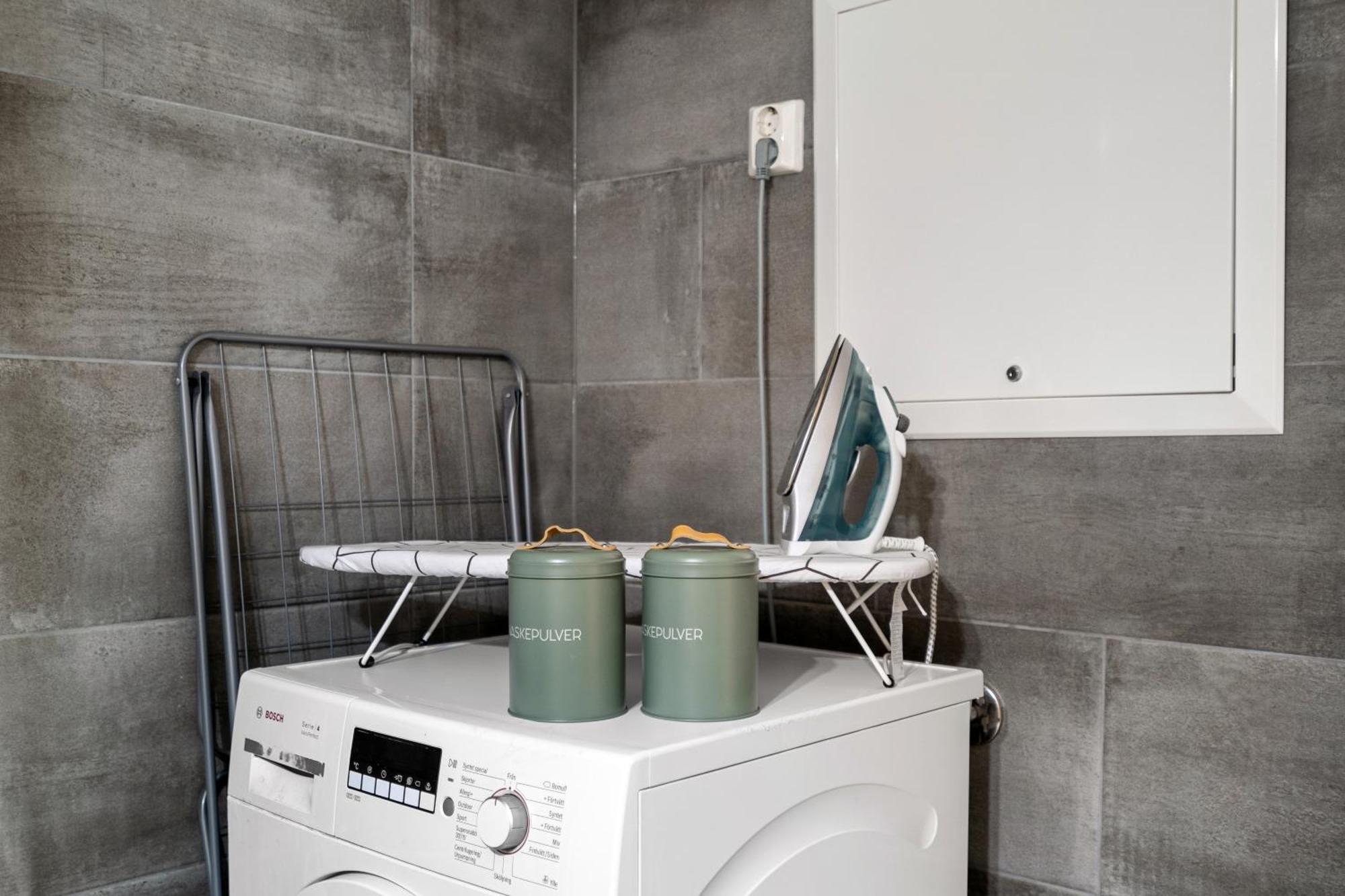 Solsiden Modern Stay: King Beds, Private Entry Trondheim Exterior photo