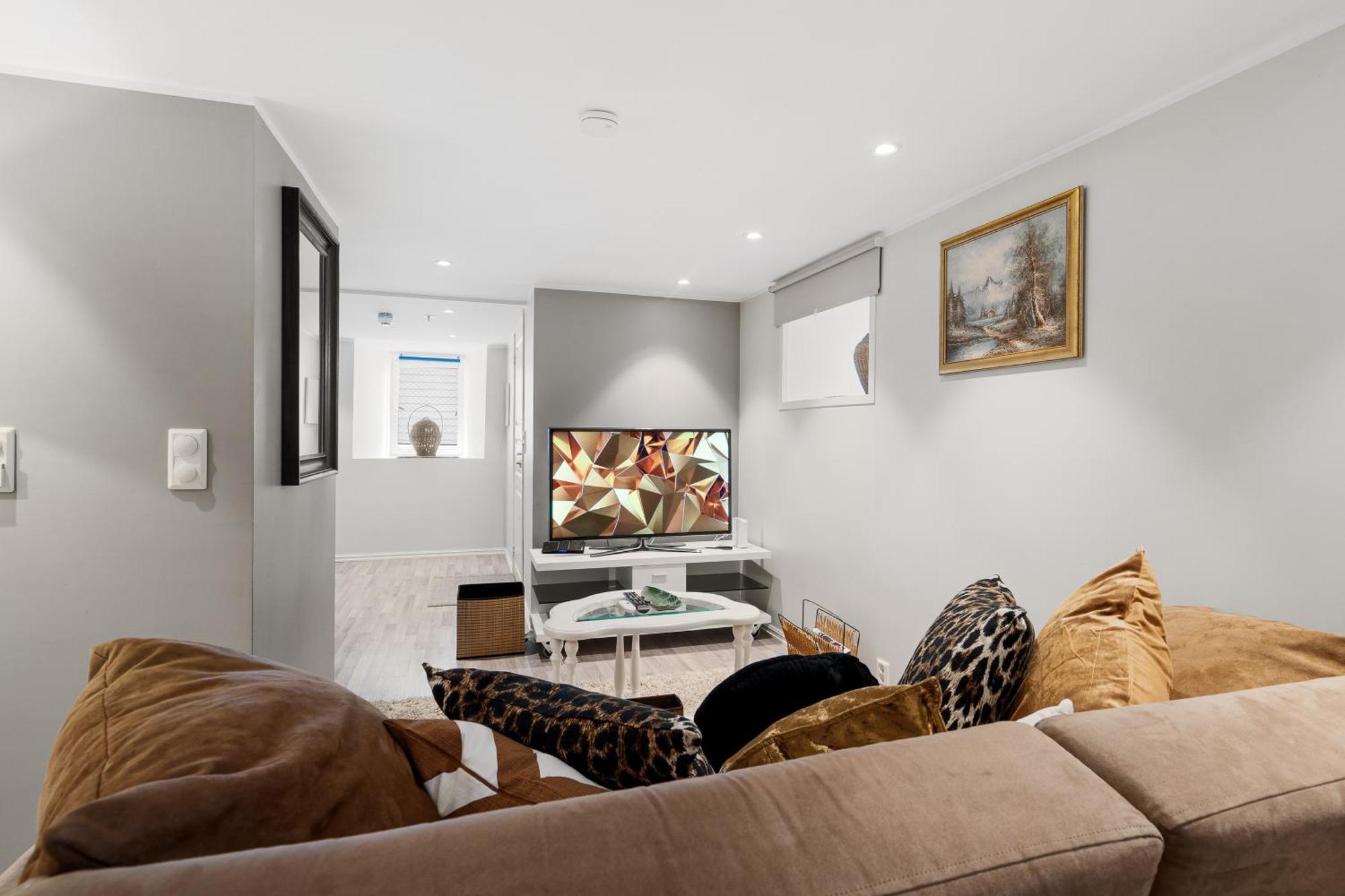 Solsiden Modern Stay: King Beds, Private Entry Trondheim Exterior photo