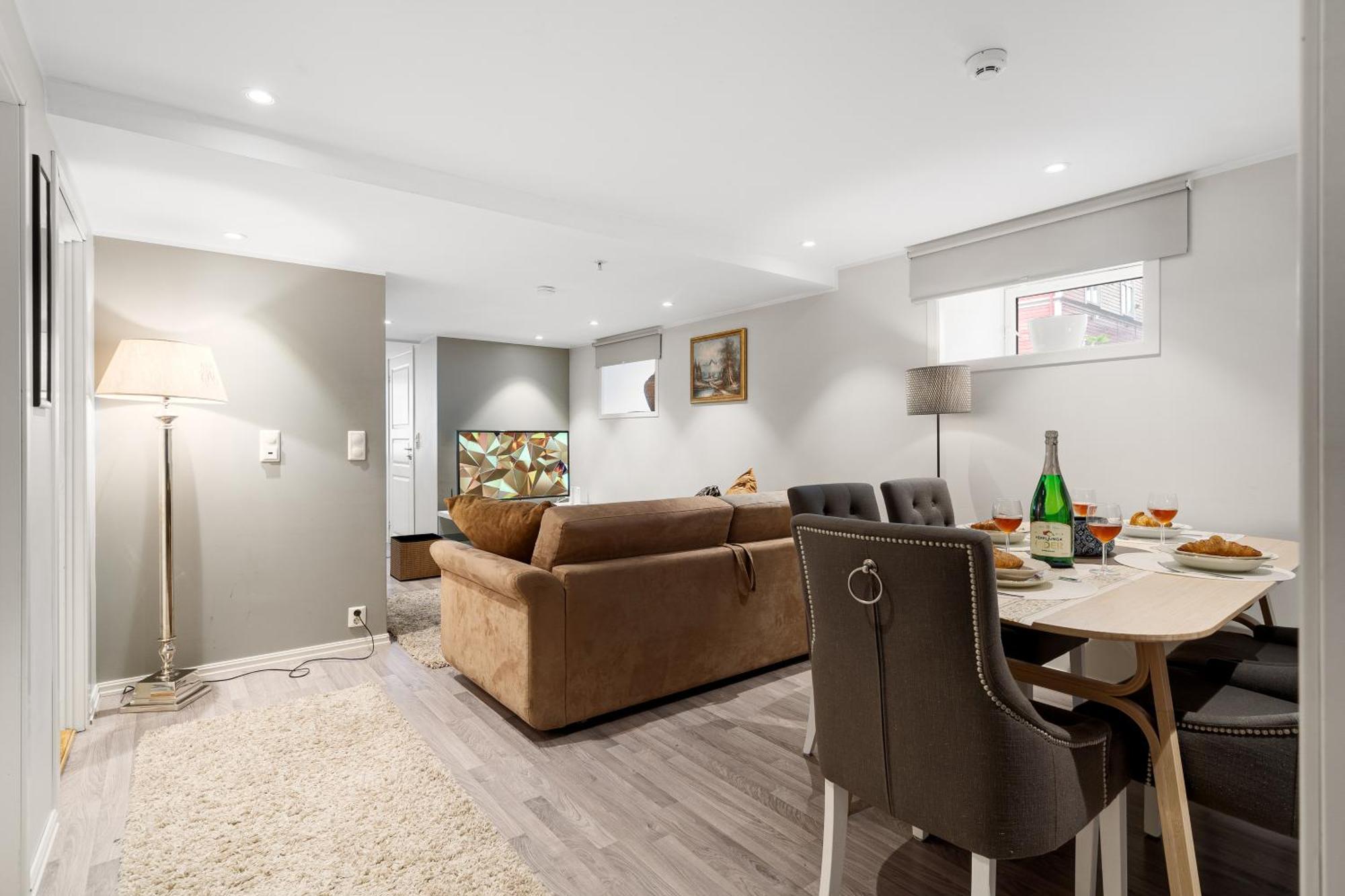 Solsiden Modern Stay: King Beds, Private Entry Trondheim Exterior photo